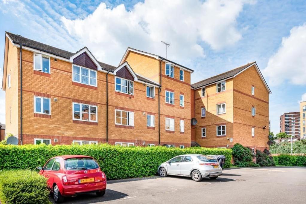 Morden Flat Close To Dlr Station With Free Parking London Ngoại thất bức ảnh